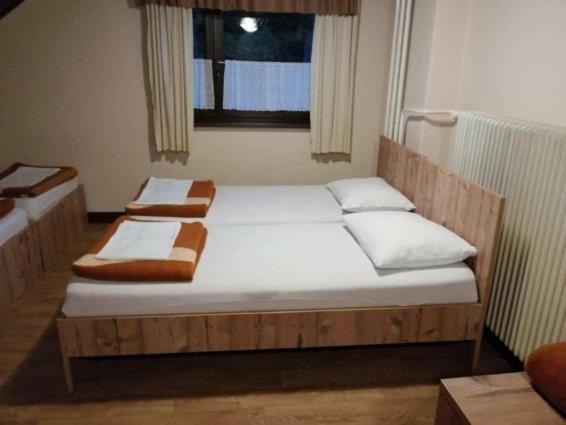 Planinski Dom Gore Aparthotel Dol pri Hrastniku Bagian luar foto